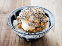 やまいも塩こんぶ納豆麦ごはん