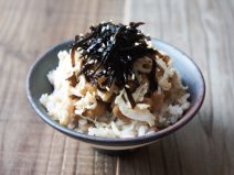 スパイスチキンしそ昆布納豆麦ごはん
