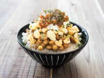 クリームチーズもろみ納豆エビ天かす麦ごはん
