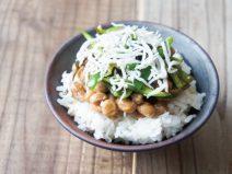しらすピーマン和え納豆麦ごはん