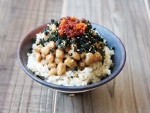ささみラー油わかめ納豆玄米ご飯