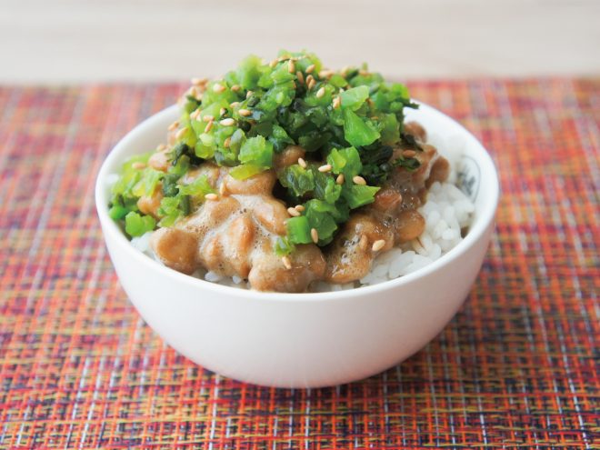 青しその実ごま納豆もち麦ご飯