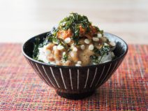 旨辛なめ茸天かす韓国のり納豆麦ごはん