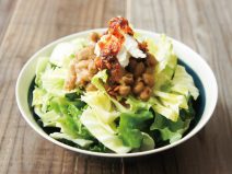 クリームチーズラー油納豆オリーブオイルサラダ